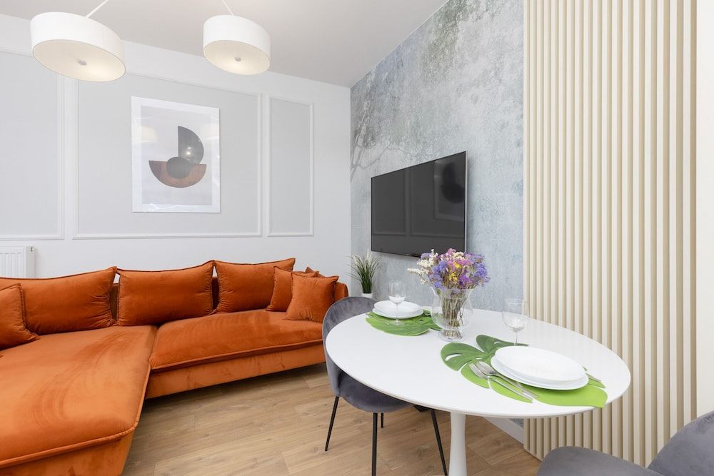 Apartment Warsaw Złoty Potok by Renters Apartment, 2 Bedrooms, Balcony 18