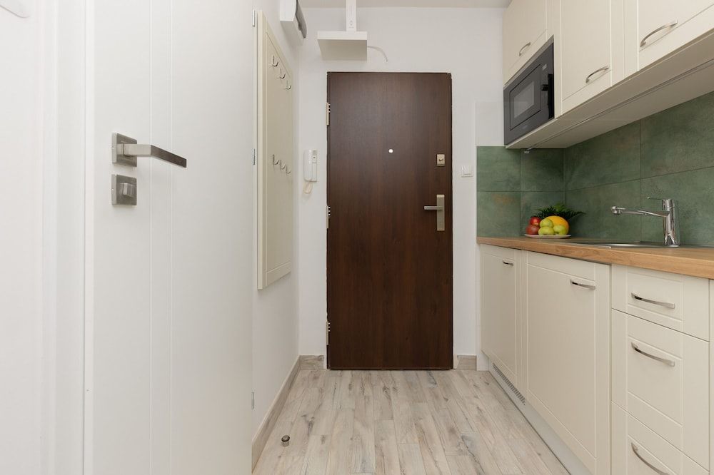 undefined Apartment Warsaw 1 Sierpnia by Renters 4