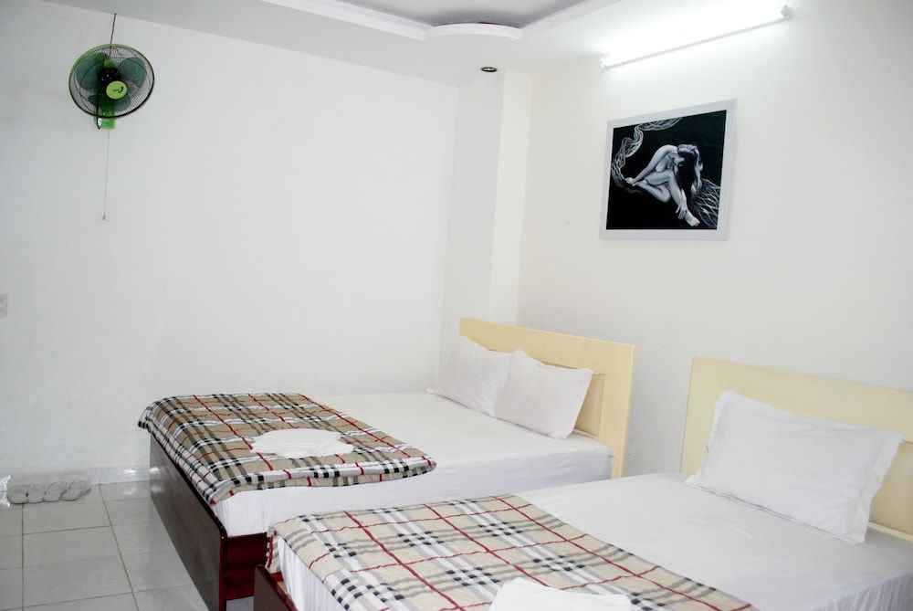 Lan Anh Hotel Family Double Room 2