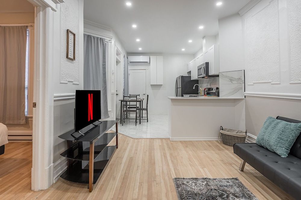 undefined Cozy Private BR in the heart of Plateau 3