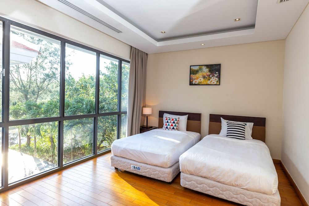 Standard 4BR Beach Pool Villa
