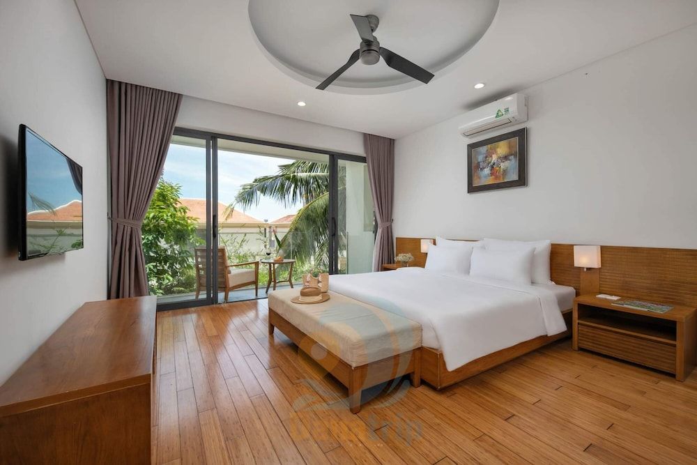 Deluxe 4BR L-shape pool villa