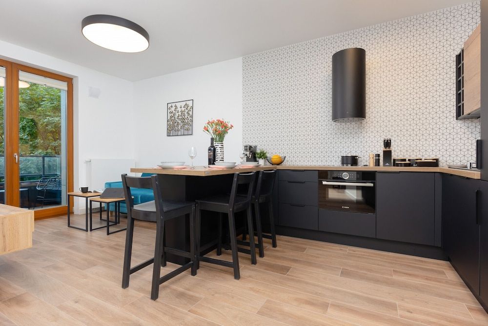 undefined Warsaw Aleja Solidarności by Renters 8