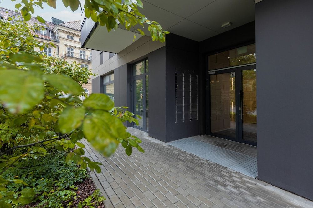 undefined Warsaw Aleja Solidarności by Renters 2