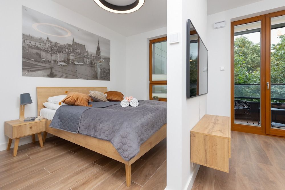 undefined Warsaw Aleja Solidarności by Renters 5