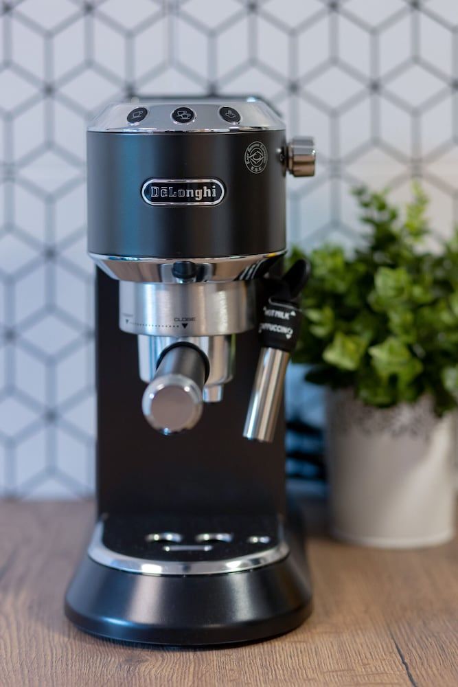 Warsaw Aleja Solidarności by Renters Studio, Balcony 10