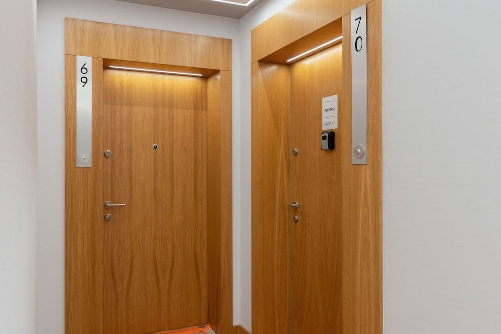 undefined Warsaw Aleja Solidarności by Renters 4