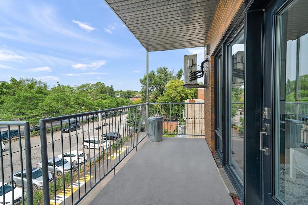 undefined Private Roof top Patio Downtown Metro Frontenac 10