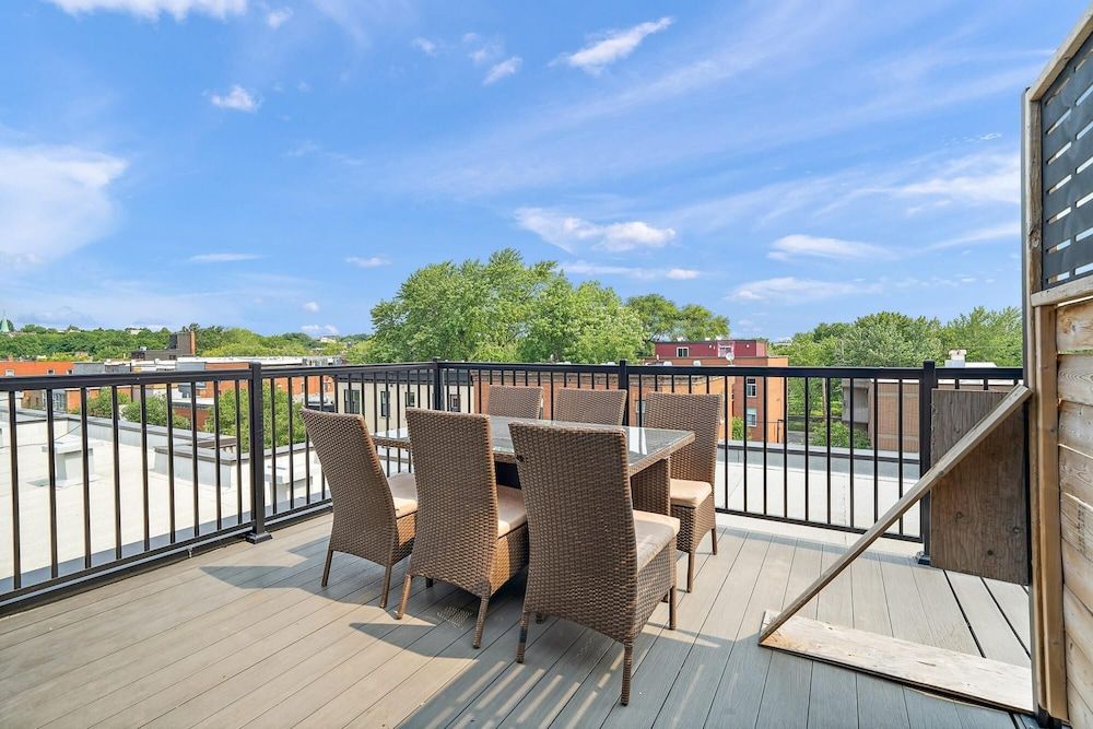 undefined Private Roof top Patio Downtown Metro Frontenac 9