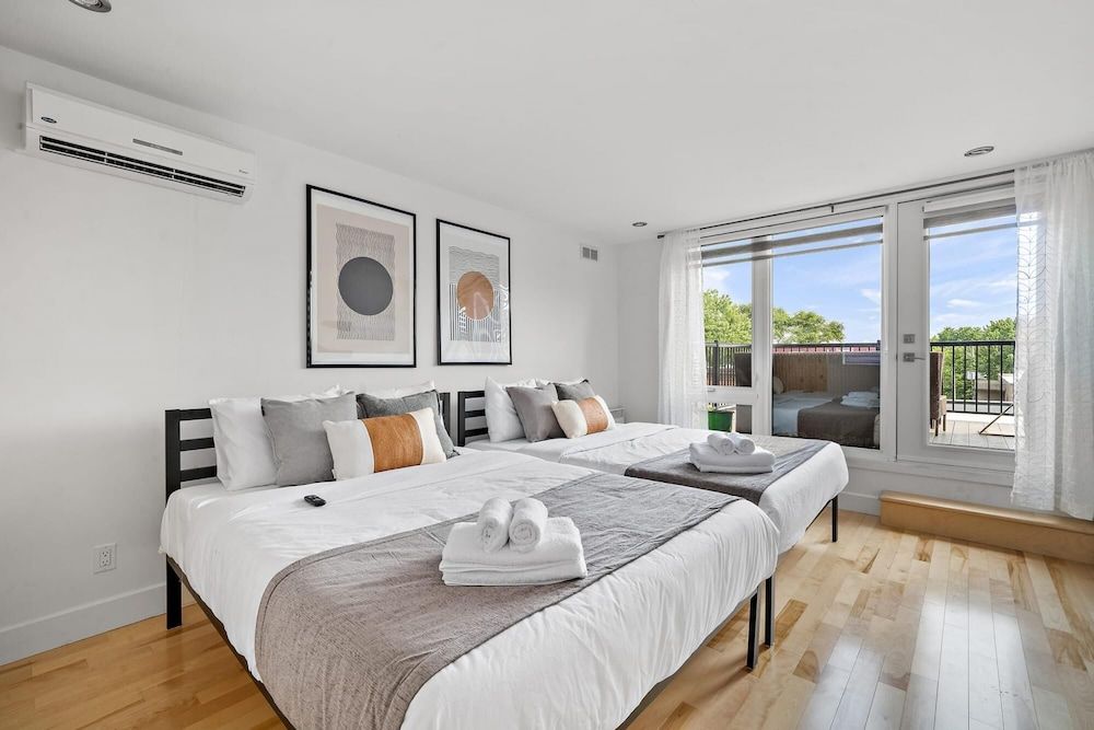 undefined Private Roof top Patio Downtown Metro Frontenac