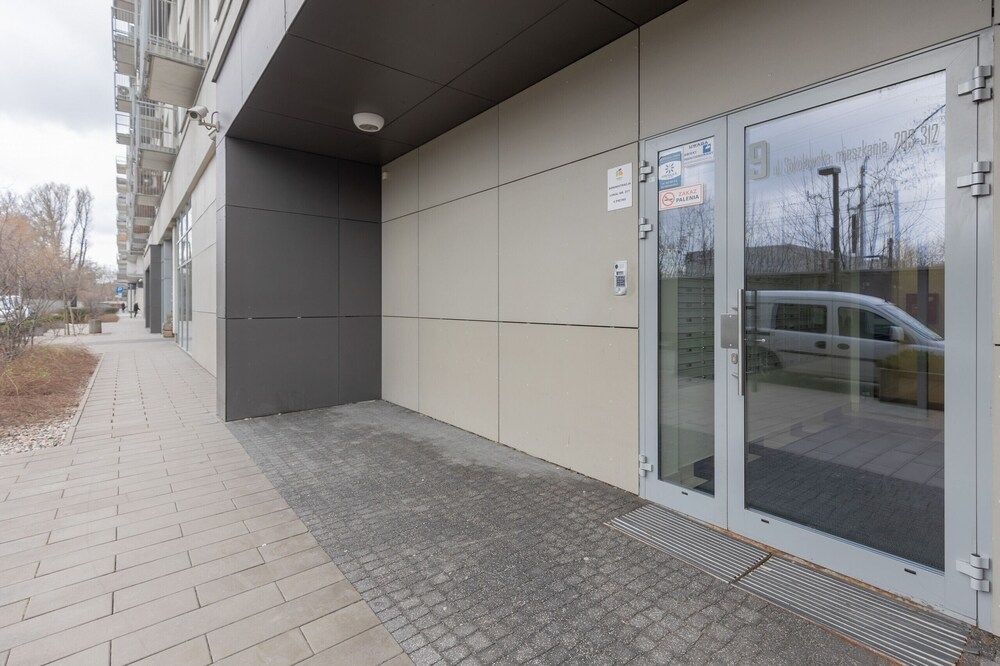 undefined Warsaw Sokołowska Apartment by Renters 5