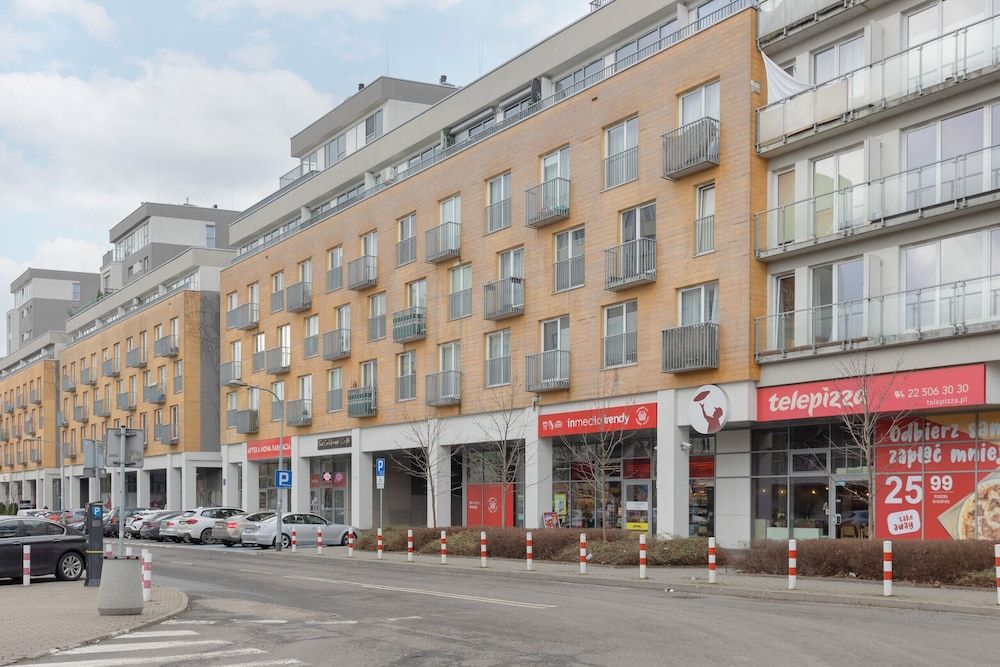 undefined Warsaw Sokołowska Apartment by Renters 4