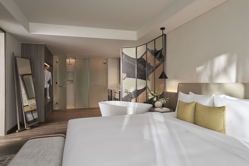 Suite, 1 King Bed, River View