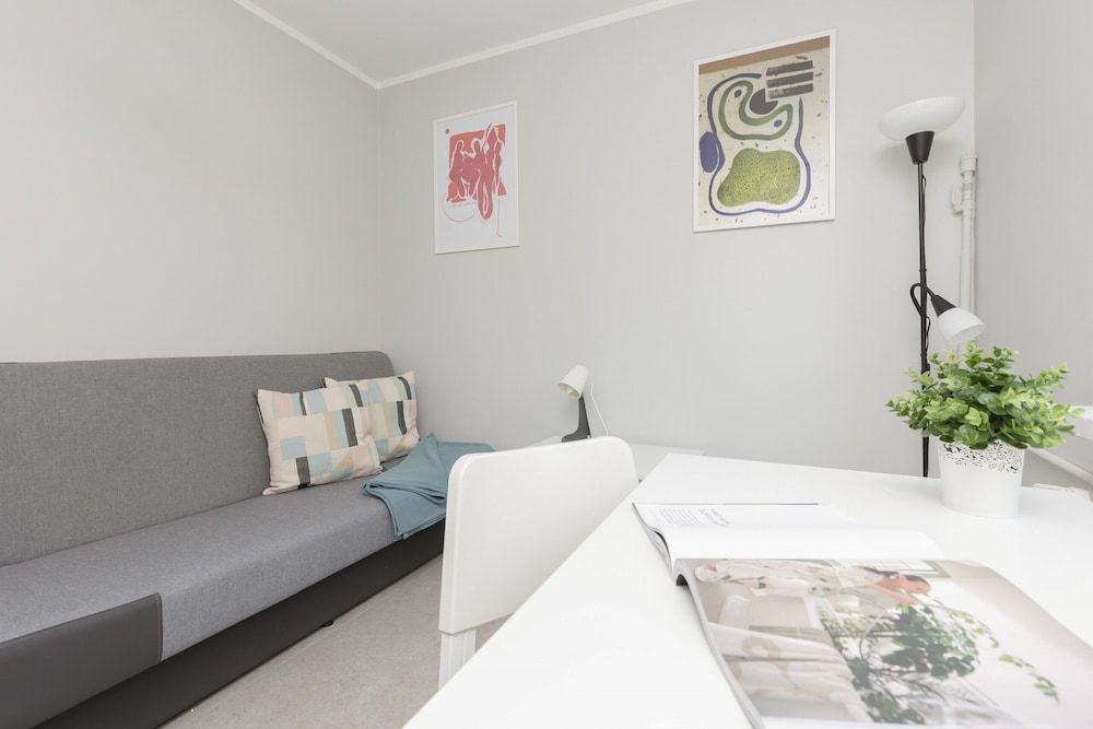 undefined Warsaw Batuty Apartment by Renters 5