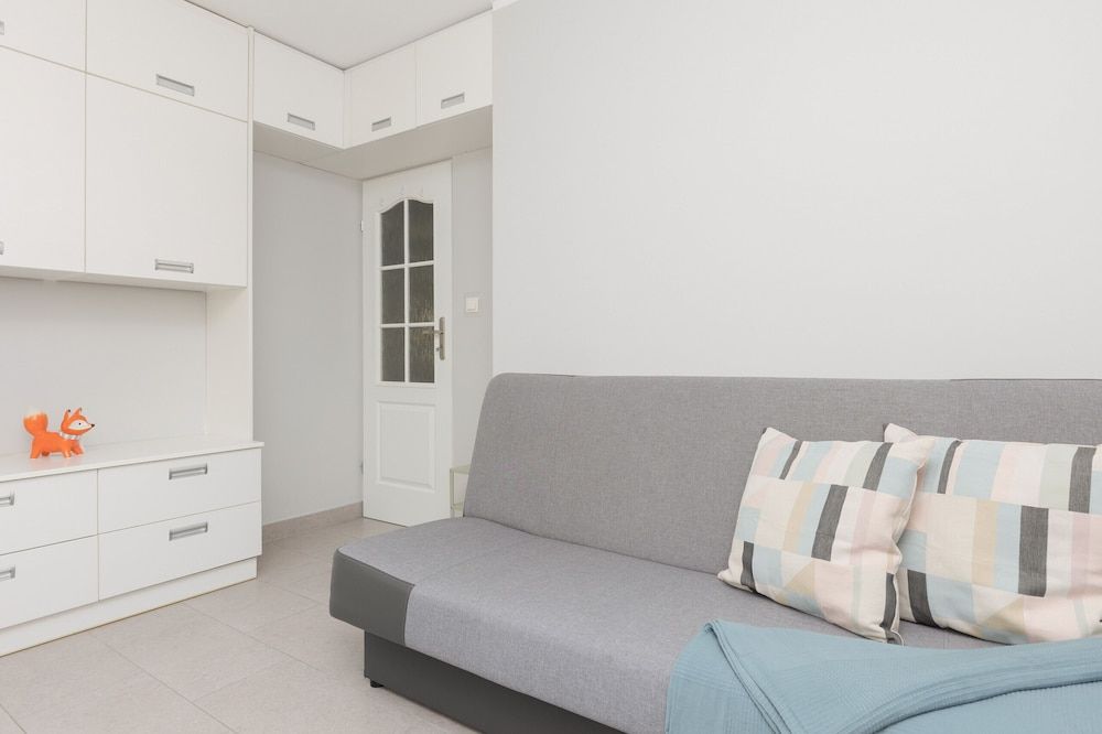 undefined Warsaw Batuty Apartment by Renters 7