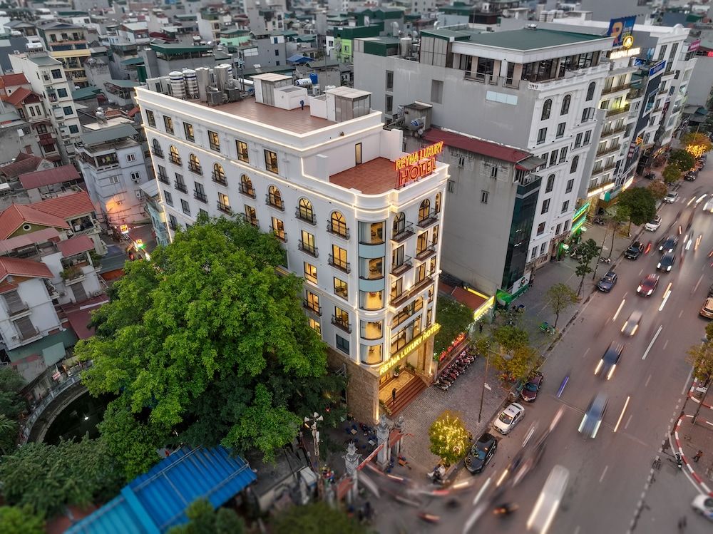 undefined Reyna Luxury Hotel 8