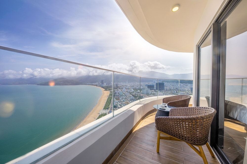 Grand Hyams Hotel - Quy Nhon Beach Two-bedroom Suite Oceanview 12