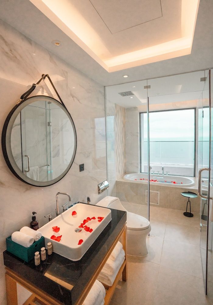 Grand Hyams Hotel - Quy Nhon Beach Two-bedroom Suite Oceanview 13
