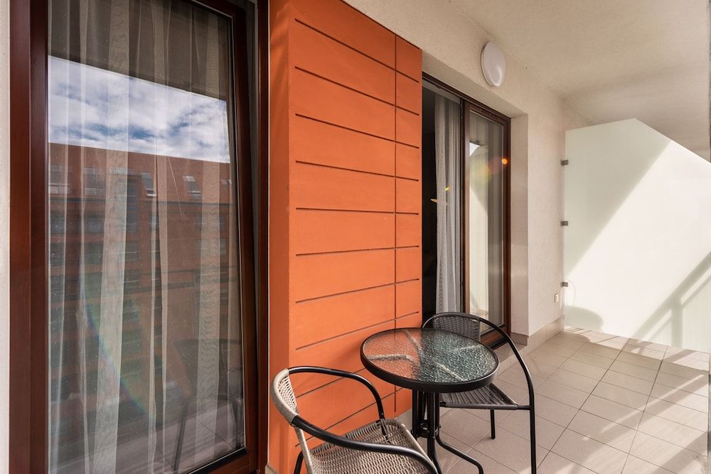 Flatbook City Center SPA  Chmielna 73 Classic Apartment, 1 Bedroom, Balcony, River View 6