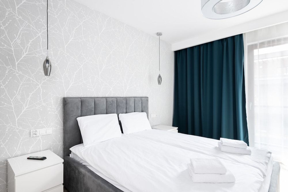 Flatbook City Center SPA  Chmielna 73 Comfort Apartment, 1 Bedroom, Balcony 2