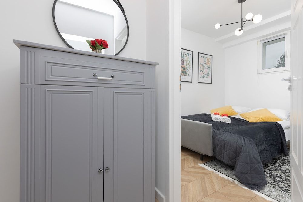 Warsaw Apartment Elekcyjna by Renters Apartment, 2 Bedrooms, Balcony 14
