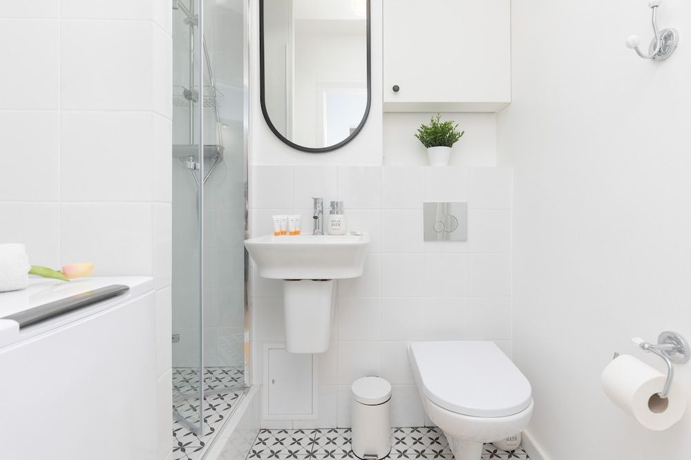 Warsaw Apartment Elekcyjna by Renters Apartment, 2 Bedrooms, Balcony 18