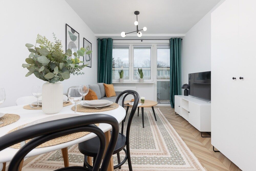 Warsaw Apartment Elekcyjna by Renters Apartment, 2 Bedrooms, Balcony 8