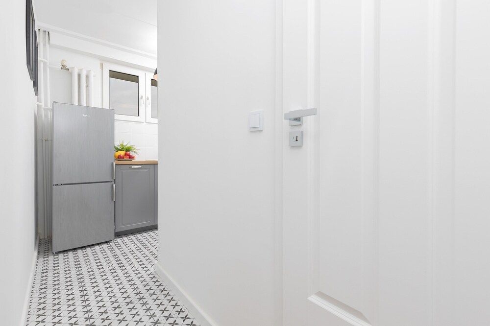 Warsaw Apartment Elekcyjna by Renters Apartment, 2 Bedrooms, Balcony 15