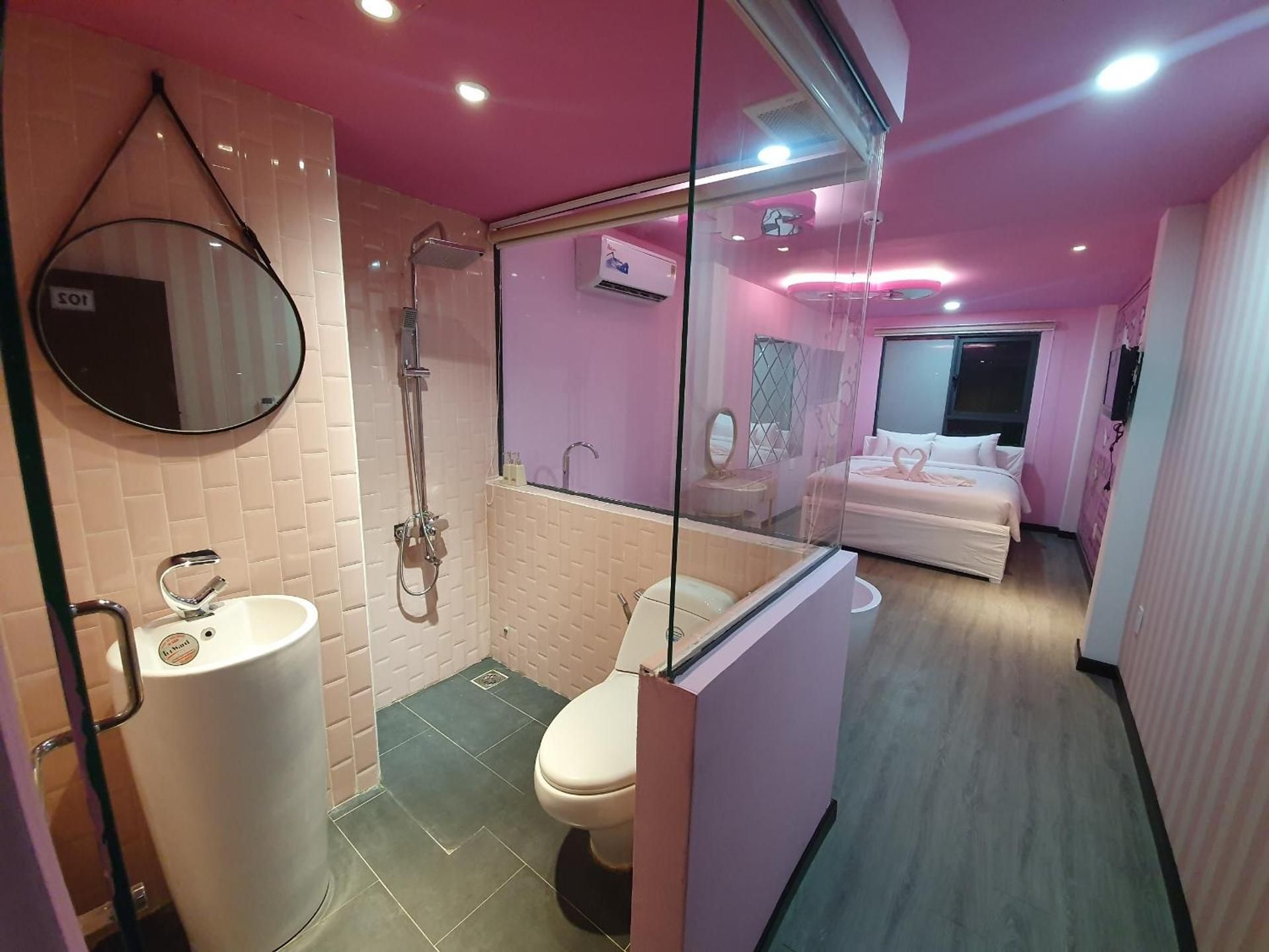 undefined Language Exchange Hotel 3 10