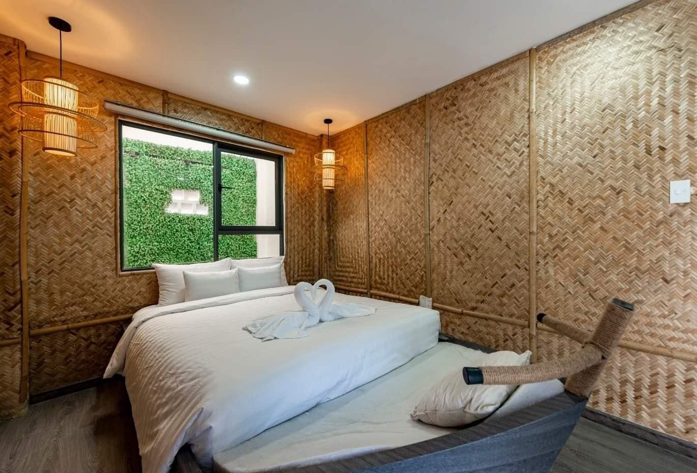 undefined Language Exchange Hotel 3 8