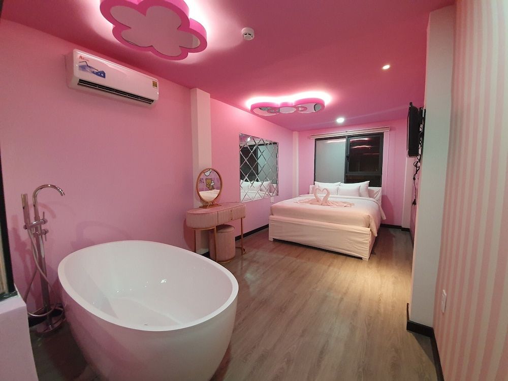 undefined Language Exchange Hotel 3 5