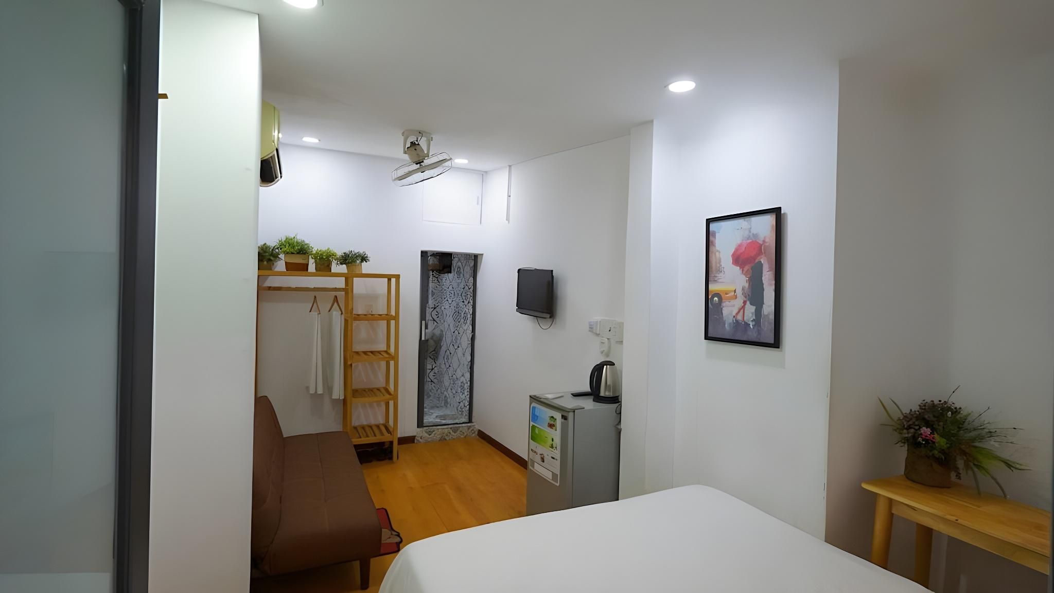 undefined Language Exchange Hotel 3 7