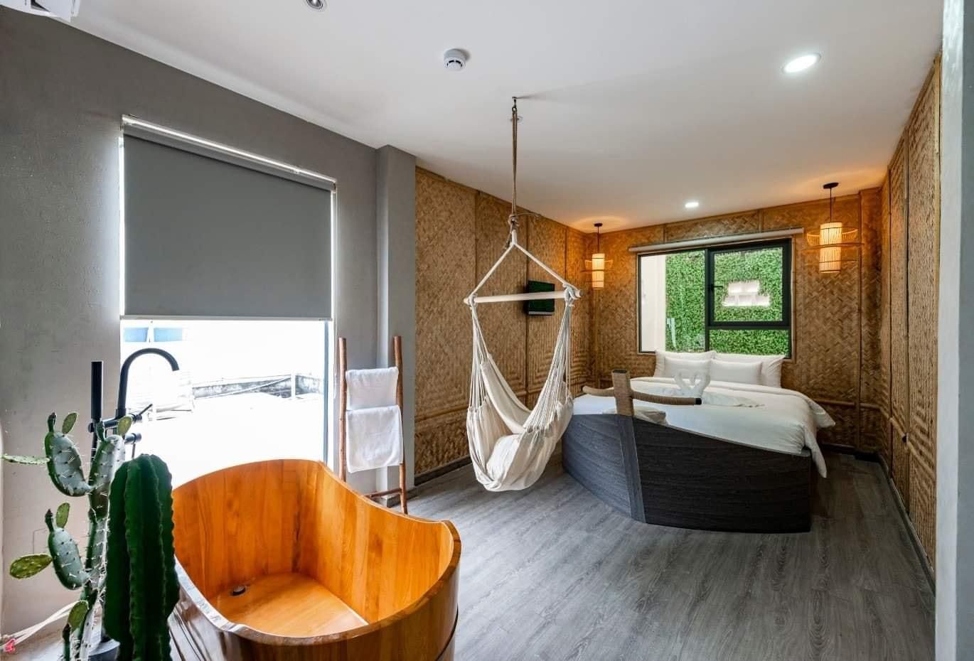 undefined Language Exchange Hotel 3 9