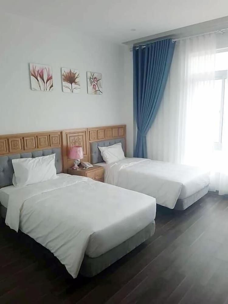 Korea 2 Hotel Deluxe Twin Room 3