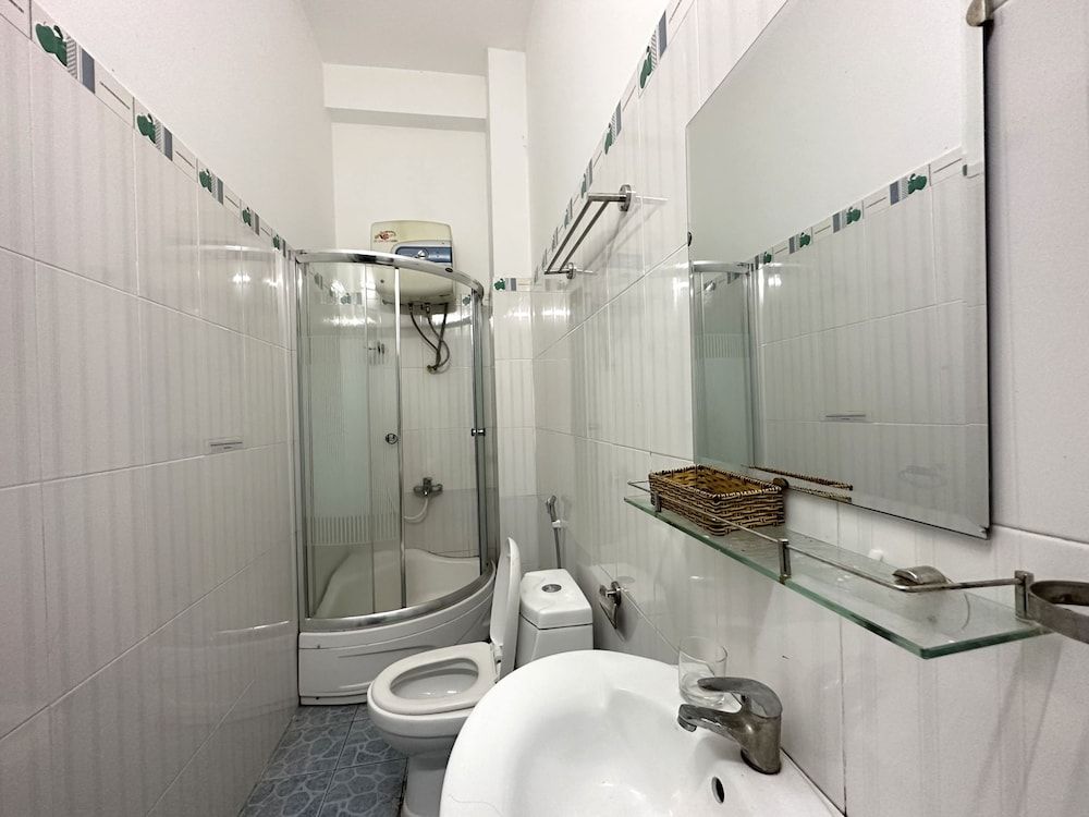 OYO 1172 Tai Loc Hotel Family Room, Multiple Beds 6