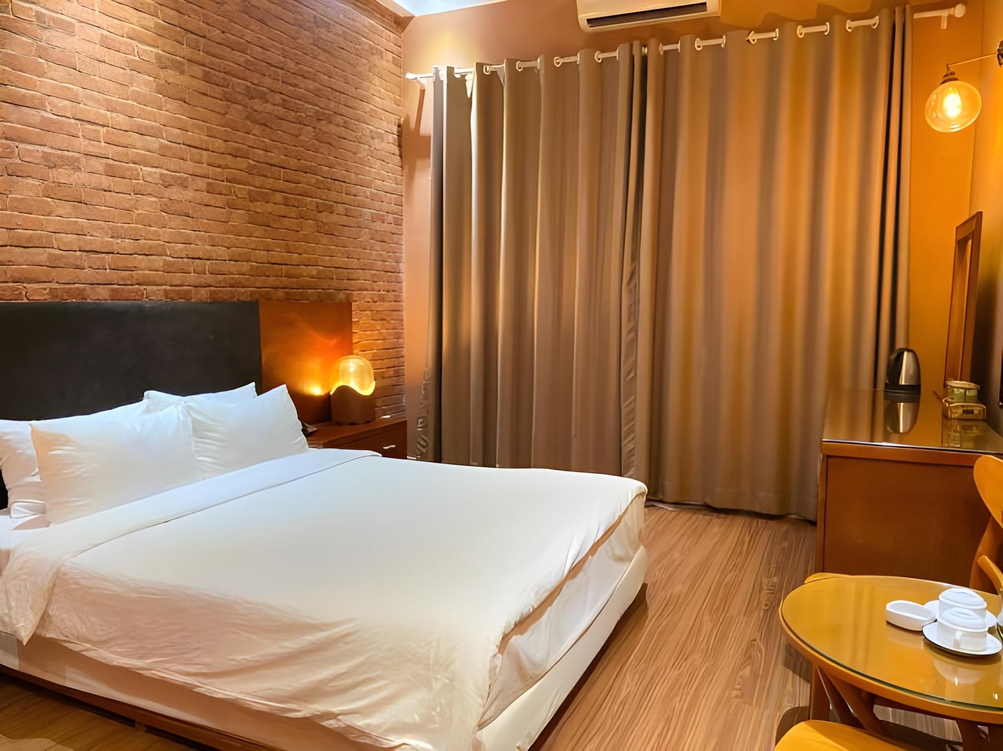 undefined Ruby Hotel 7