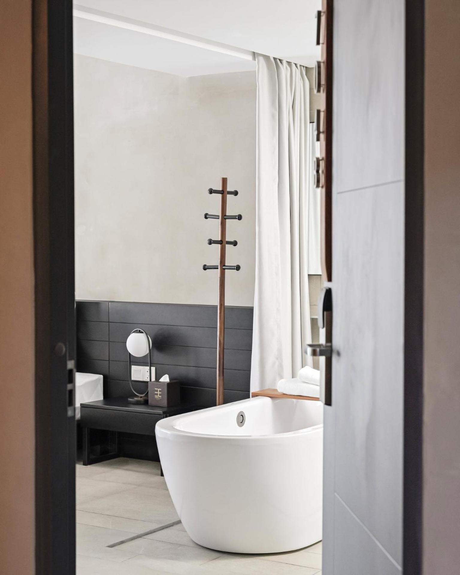 undefined TRIPLE E HOTEL Metro Ben Thanh 9