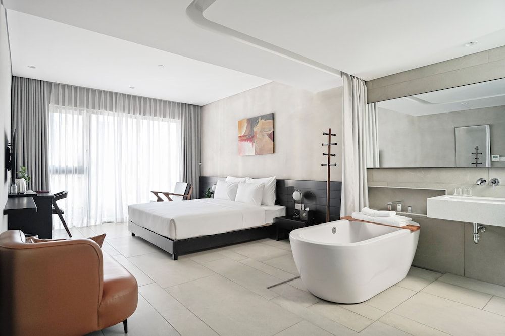 undefined TRIPLE E HOTEL Metro Ben Thanh