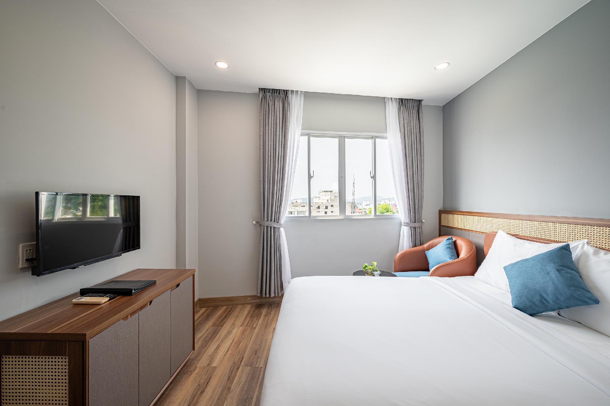 Deluxe Double City View