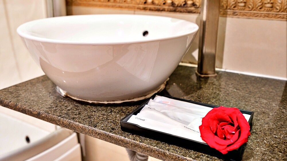 HANZ Memories Premiere Hotel Deluxe Double Room 13