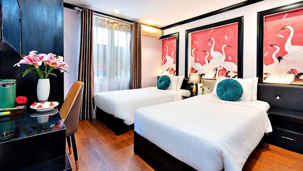 HANZ Memories Premiere Hotel Deluxe Double Room 8