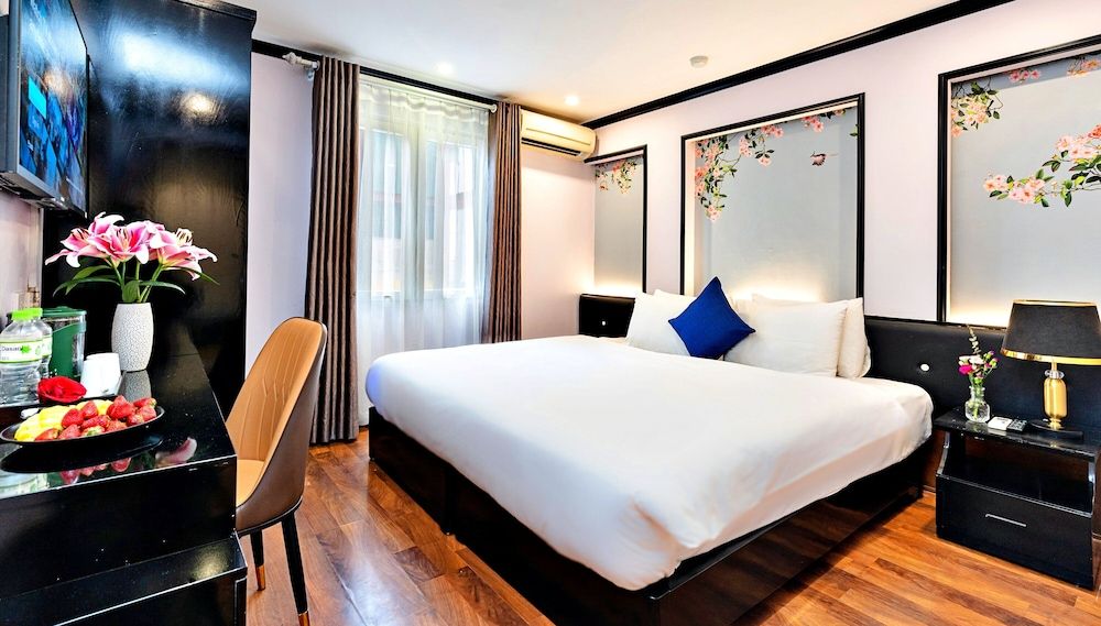 HANZ Memories Premiere Hotel Deluxe Double Room 9