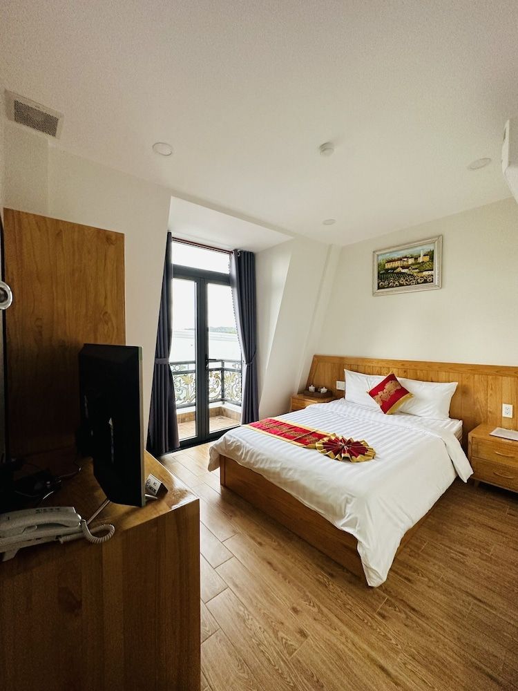 undefined Minh Nhat Tan Hotel 5