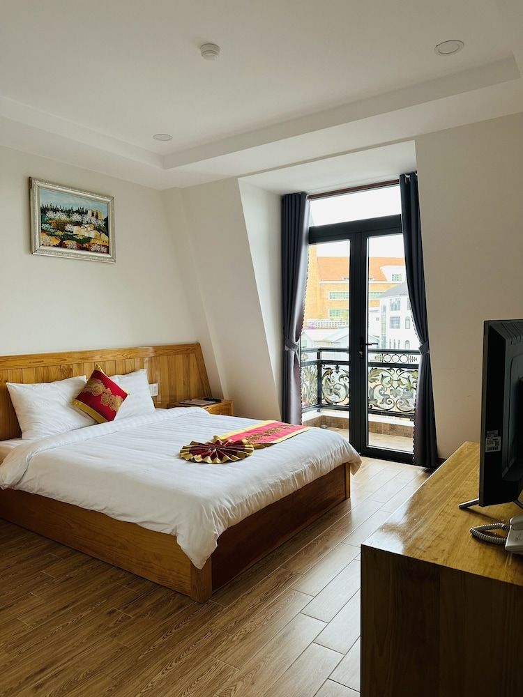 undefined Minh Nhat Tan Hotel 7