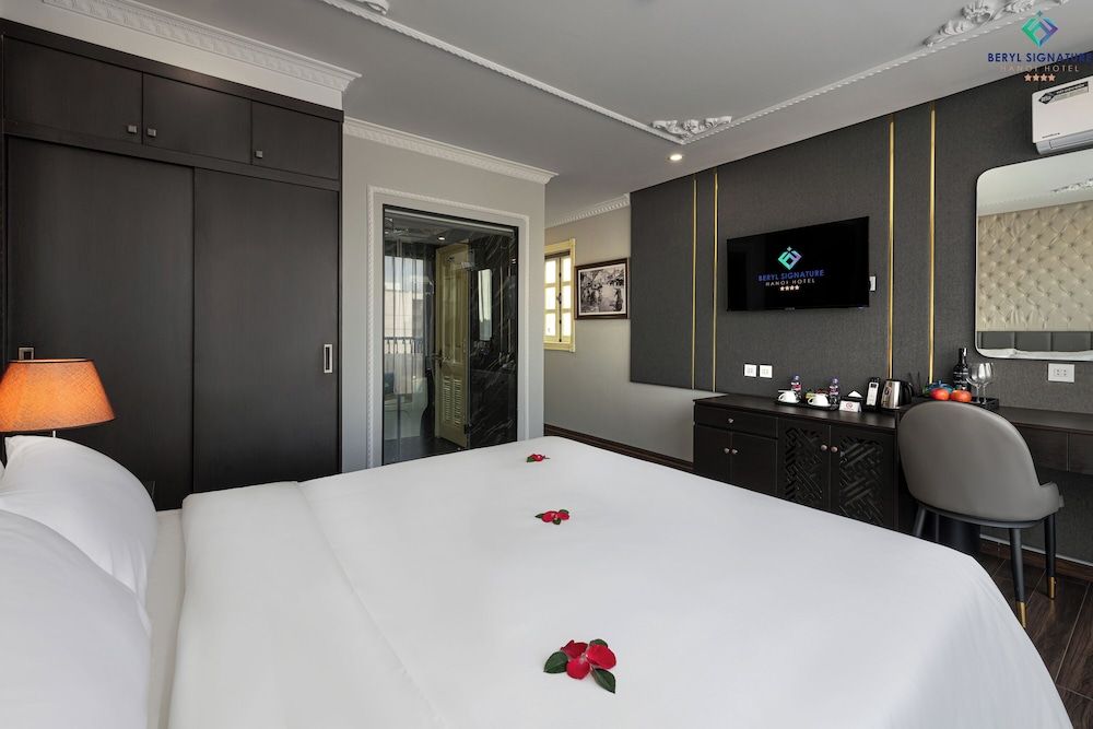 Beryl Signature Hanoi Hotel Junior Suite with Balcony 5