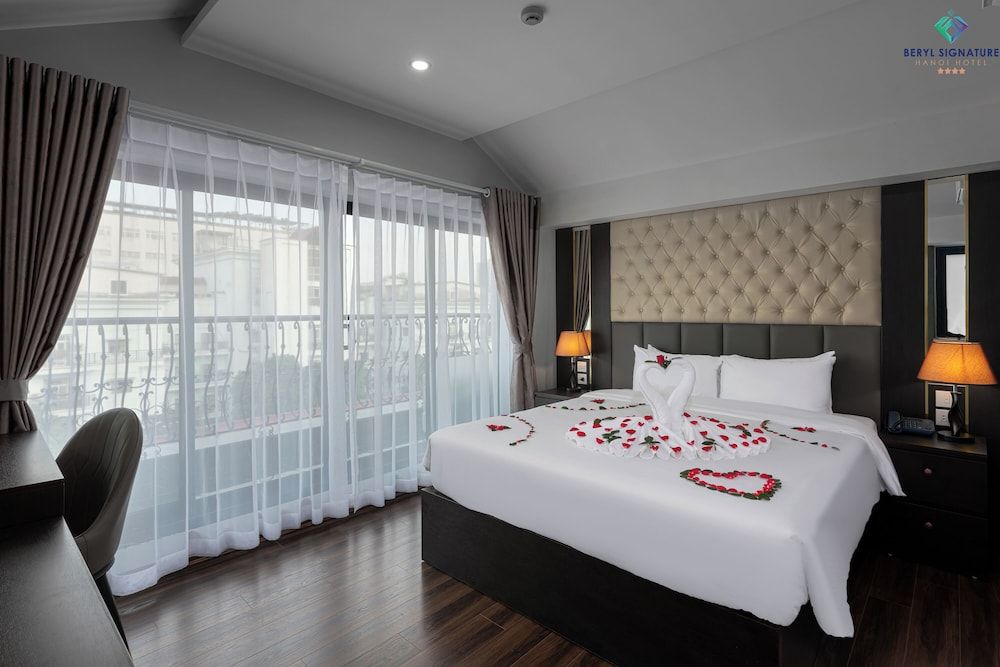 Beryl Signature Hanoi Hotel Junior Suite with Balcony 3