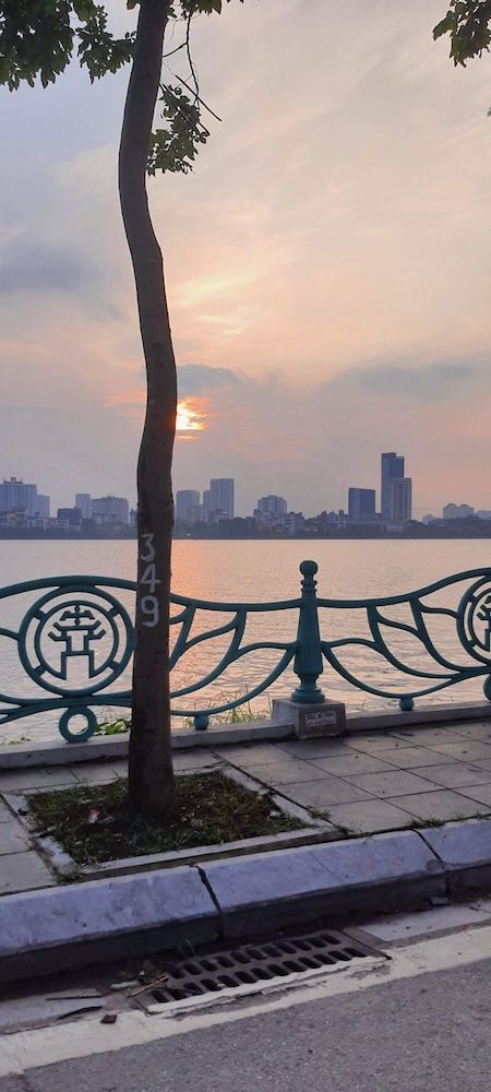 undefined A Great Headline Will Catch the eye of Guests When They see Your Property in sea 8