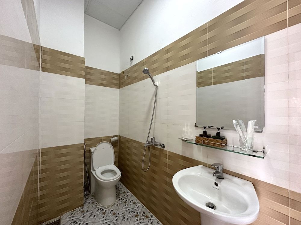 OYO 1174 Duy Khang Hotel Superior Room 4