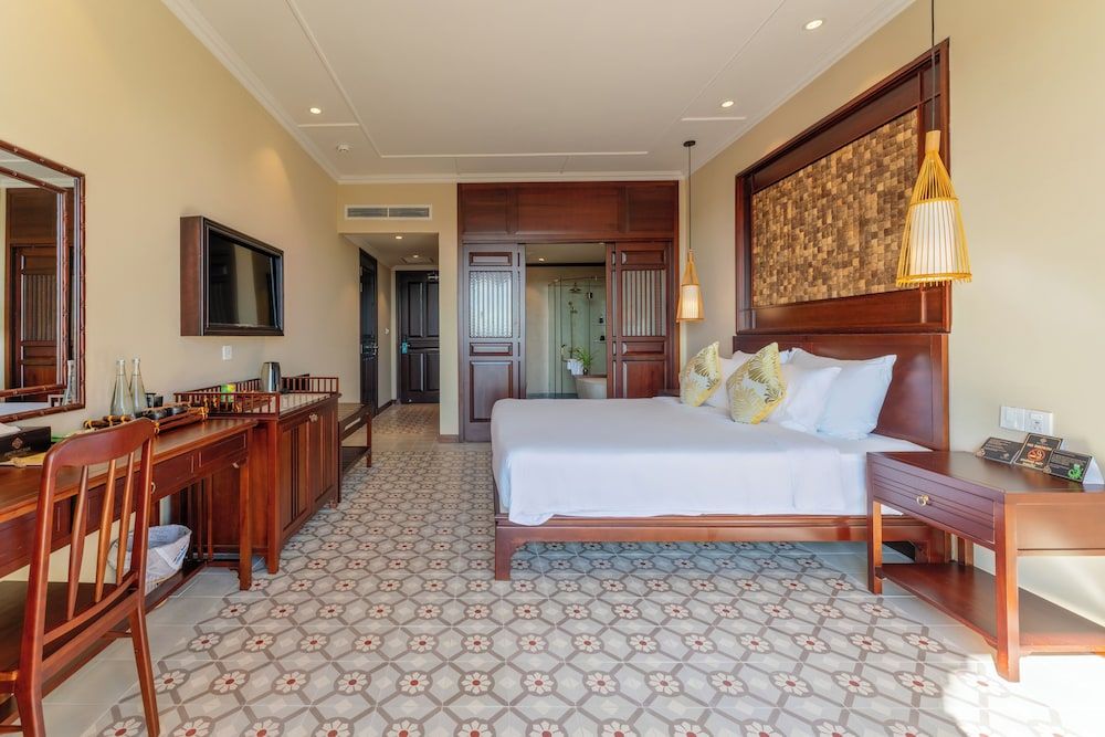 Ahoy Hoi An Boutique Resort & Spa Deluxe Pool View with Balcony 9