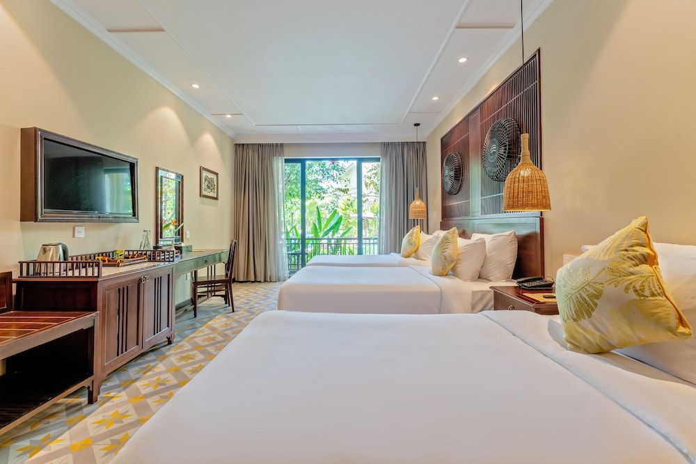 Premier Triple Pool/Garden View with Balcony